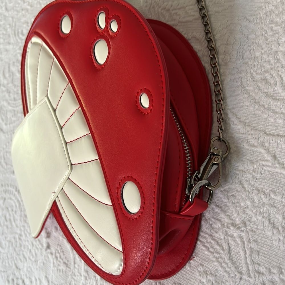 Red and White Mushroom-Shaped shoulder bag - Picture 4 of 11